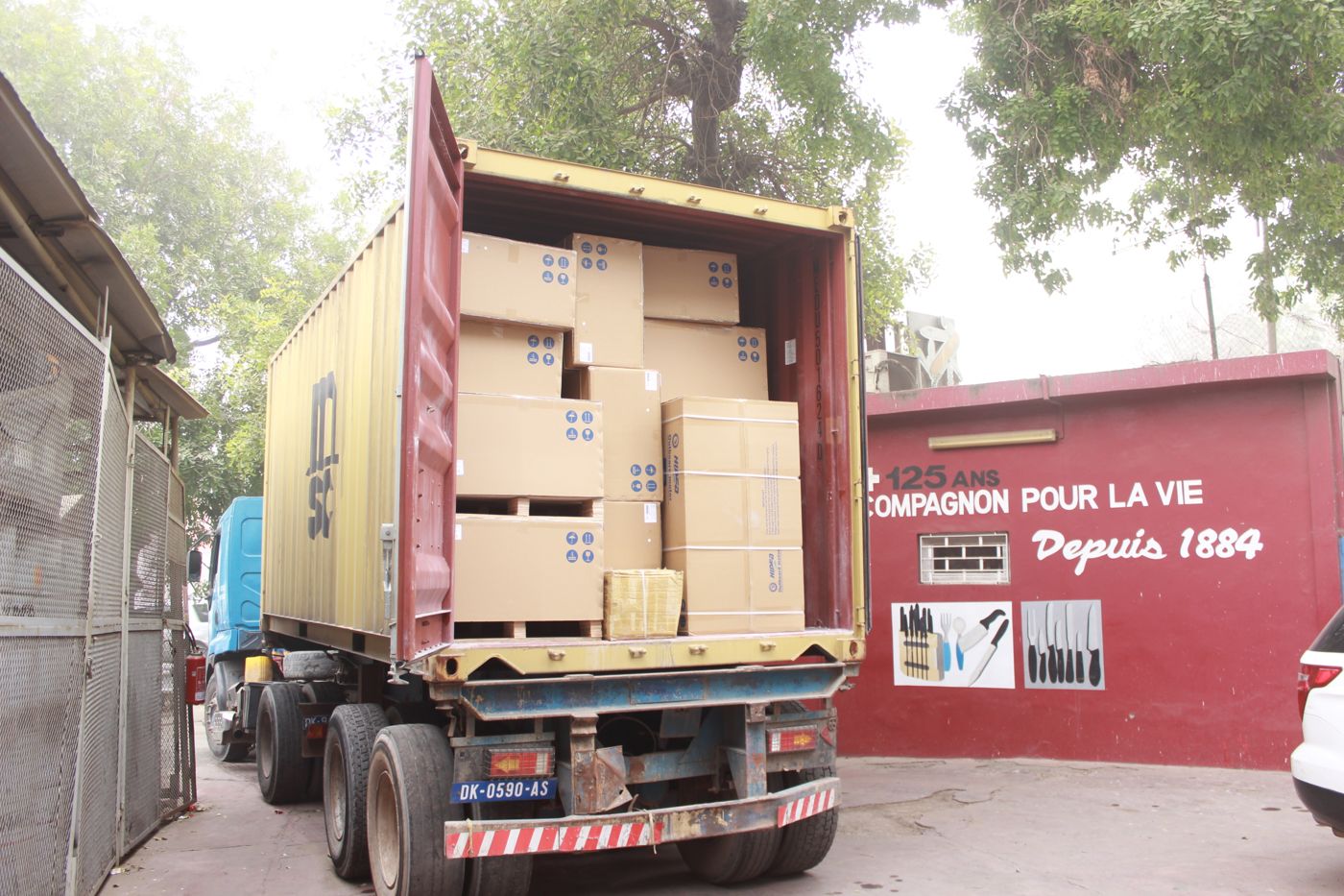 Arrivage d'un conteneur de moteurs Hidea au Groupe NGF